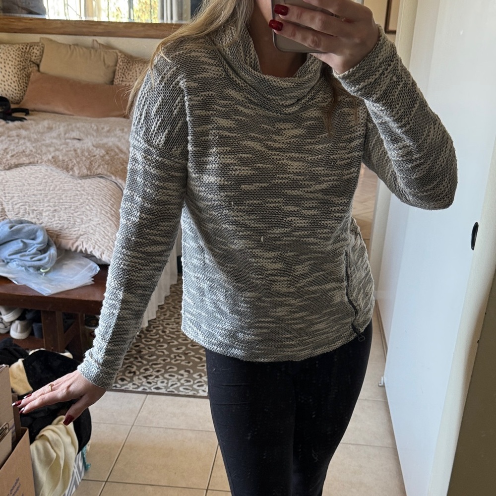Preppy Neutral Athleisure Mock Turtle / Cowl Neck Sweater
